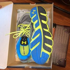 Underarmour Mens running shoes